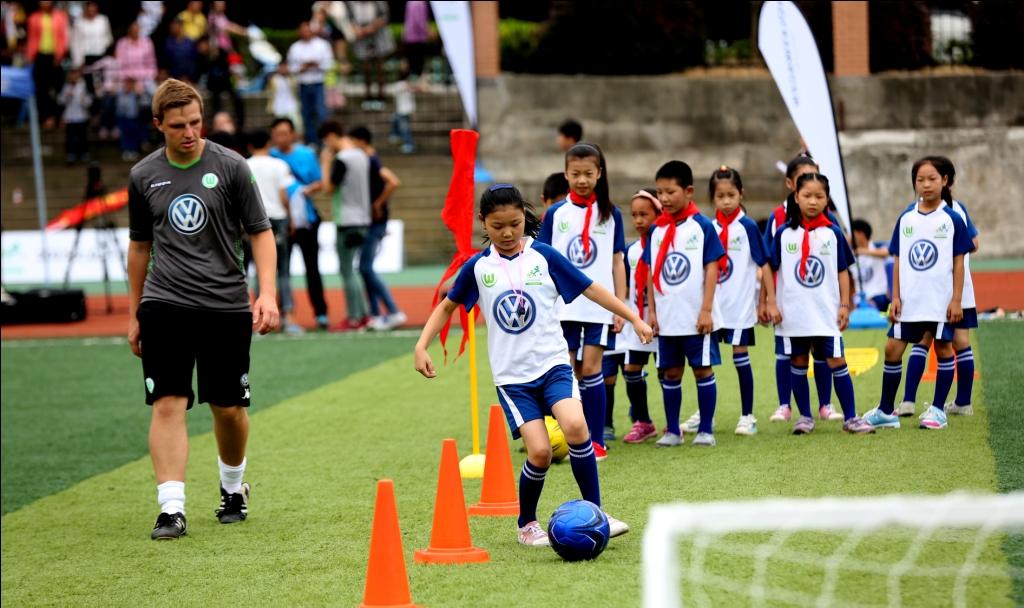 全国青少年校园足球特色学校！乐山市6所→(图1)