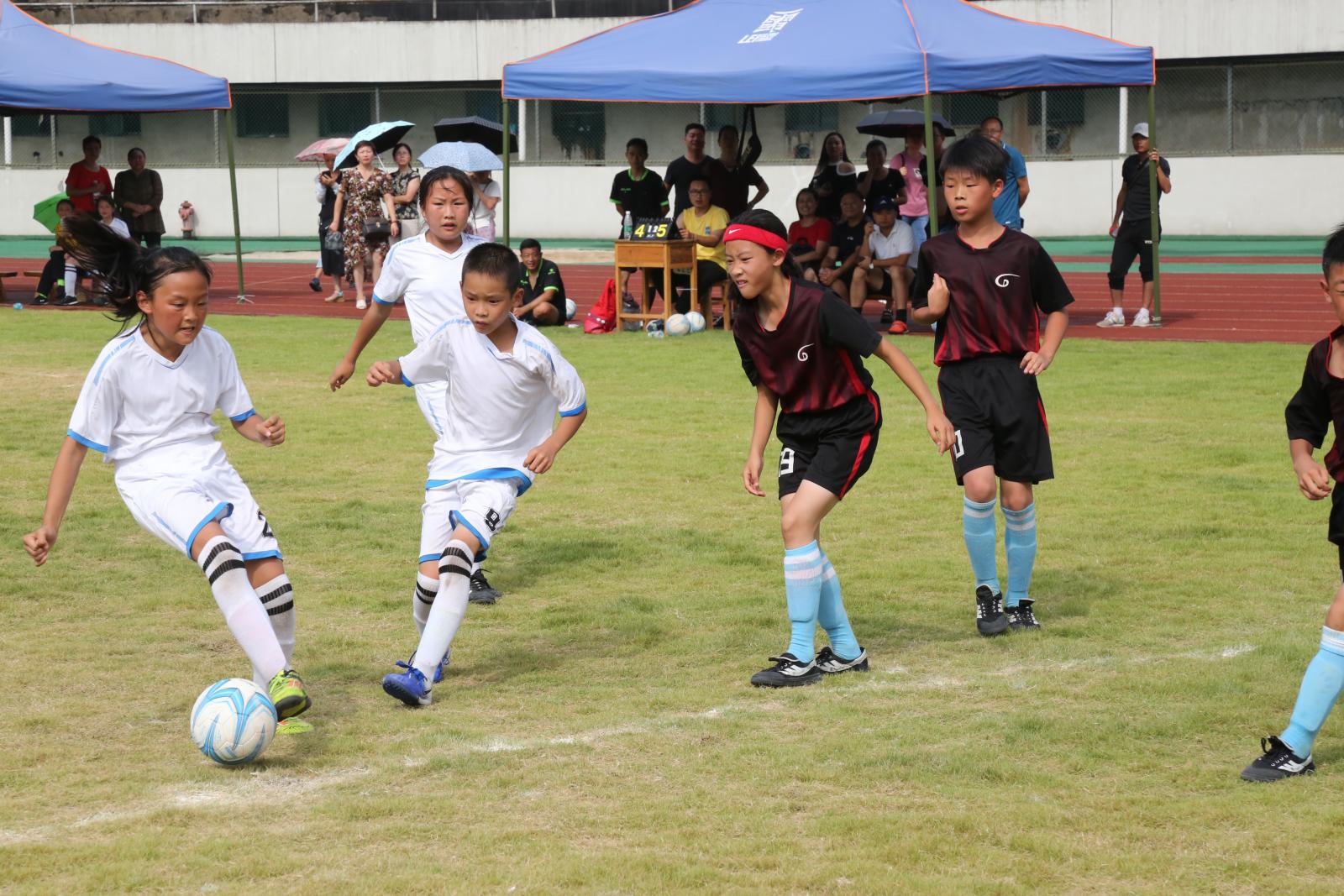 四川省甘孜州4所学校入选全国青少年校园足球特色学校(图1)