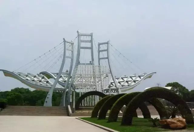 张明康到芝罘区、莱山区调研文化体育工作(图1)